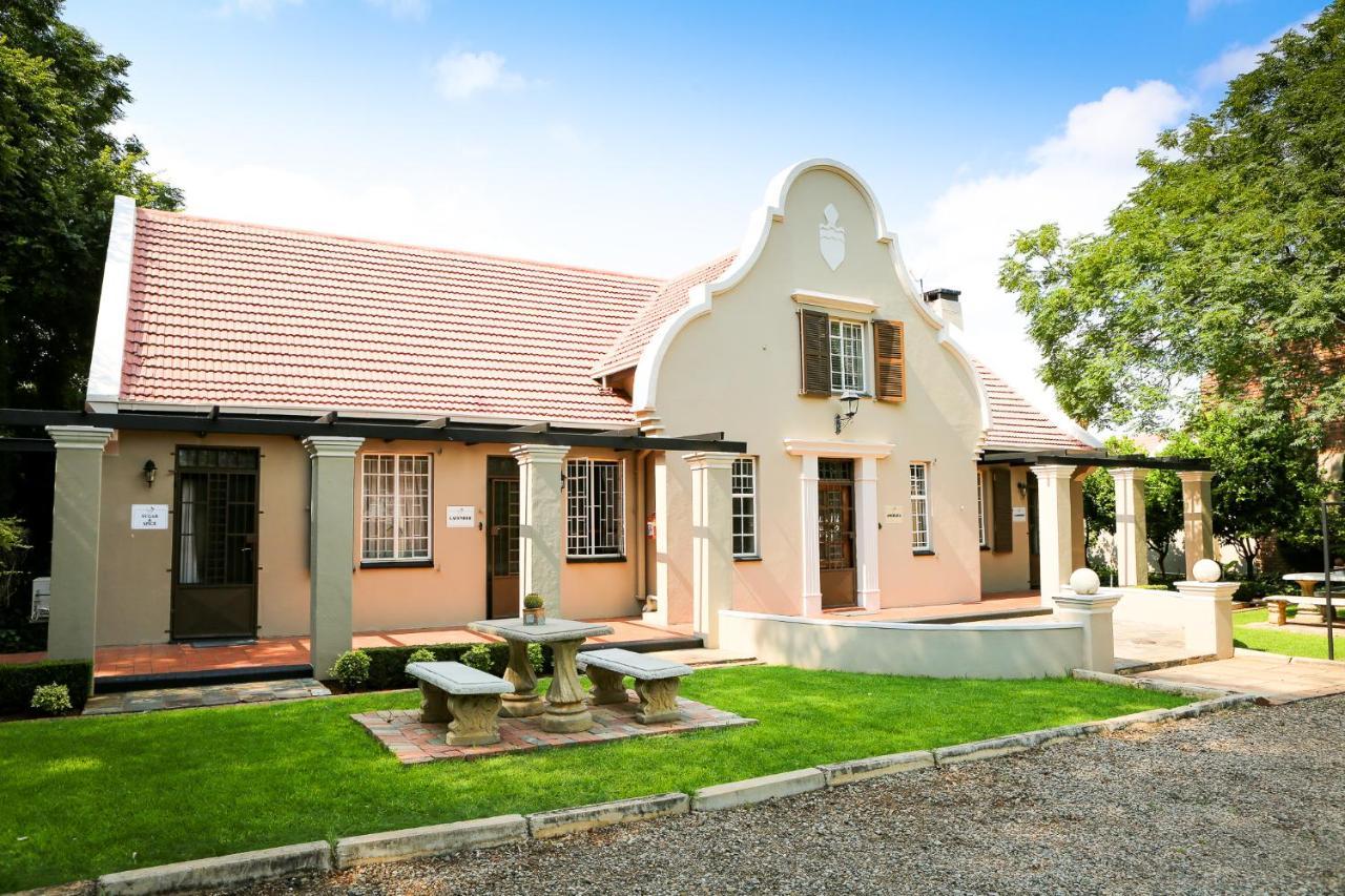 Scott'S Manor Guesthouse Function And Conference Venue Lichtenburg Exterior photo